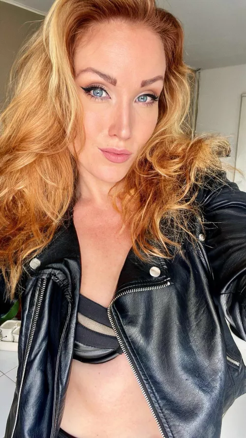 Leather for a change😏🔥