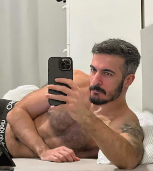 Long time no selfie. Good night gay bros! π΄