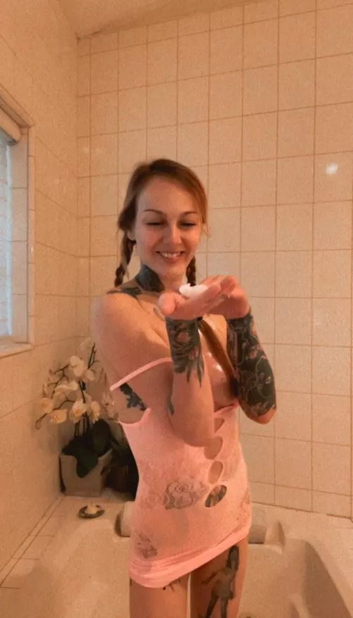 My bloopers from when I was taking nudes came out embarrassingly cute