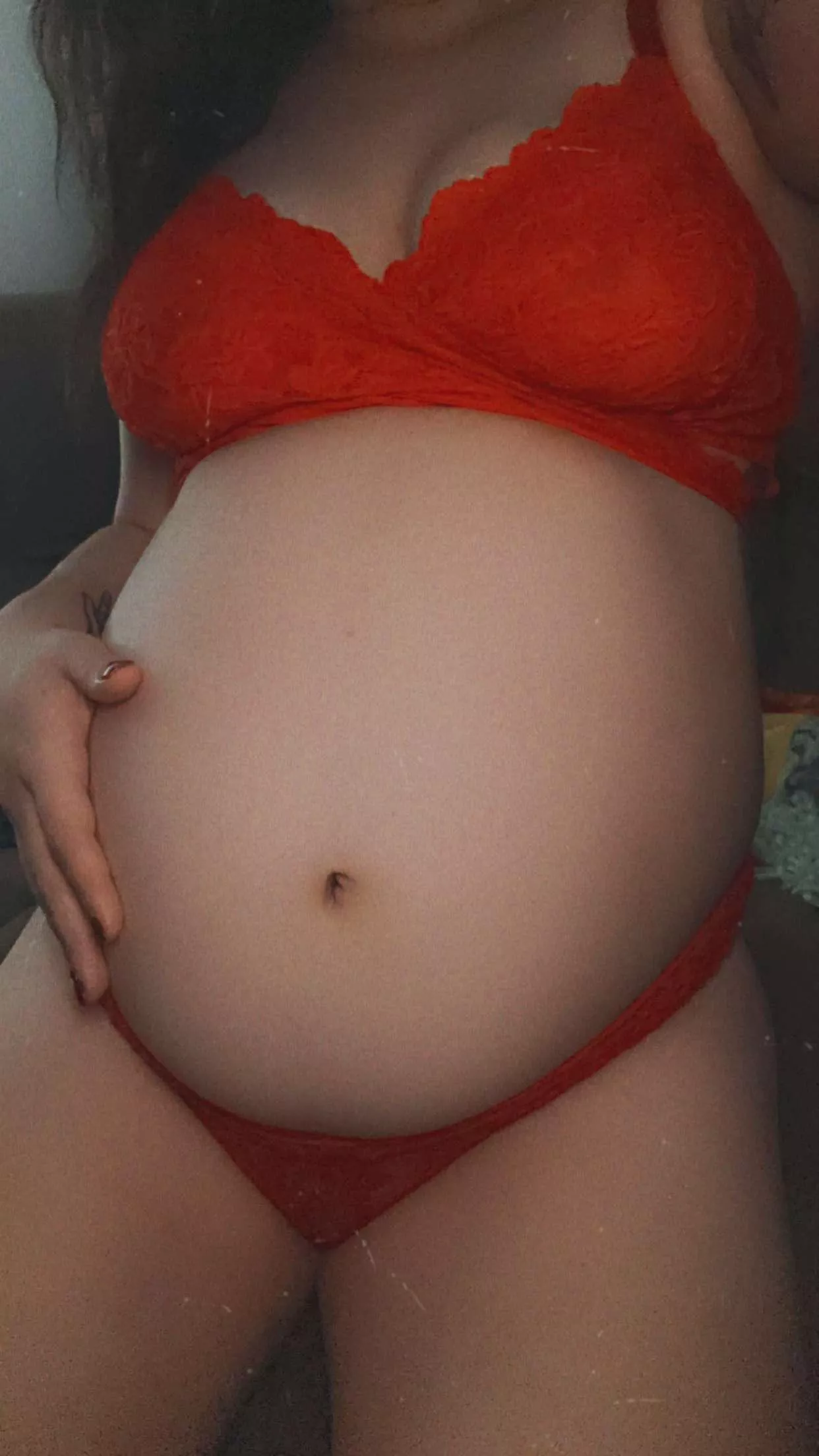 My pregnant belly isn’t the only thing that needs rubbed!💦