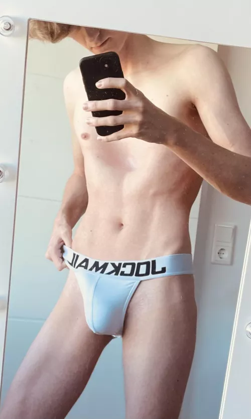 My Sunday clothes ☀️ who wants to spend the time on the couch?