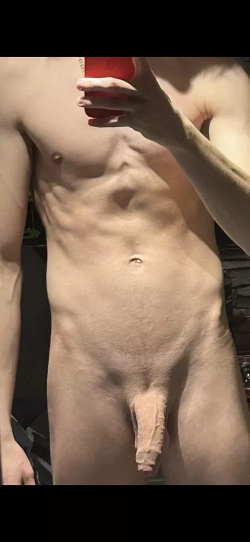 Need a tongue in my foreskin 🤤