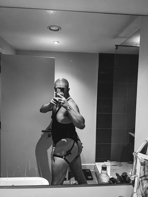 Need someone to bend me over and spank me 😈