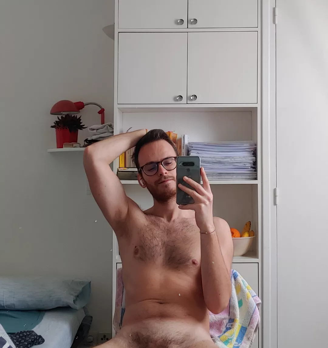 New house, new me, still the same lovely hairy chest 😇