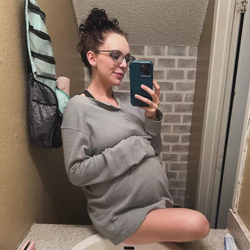 None of my clothes fit anymore thanks to this big pregnant belly @smutty_fantasy