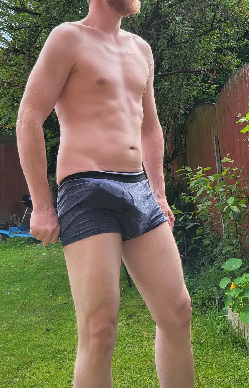 Package delivery for the neighbours