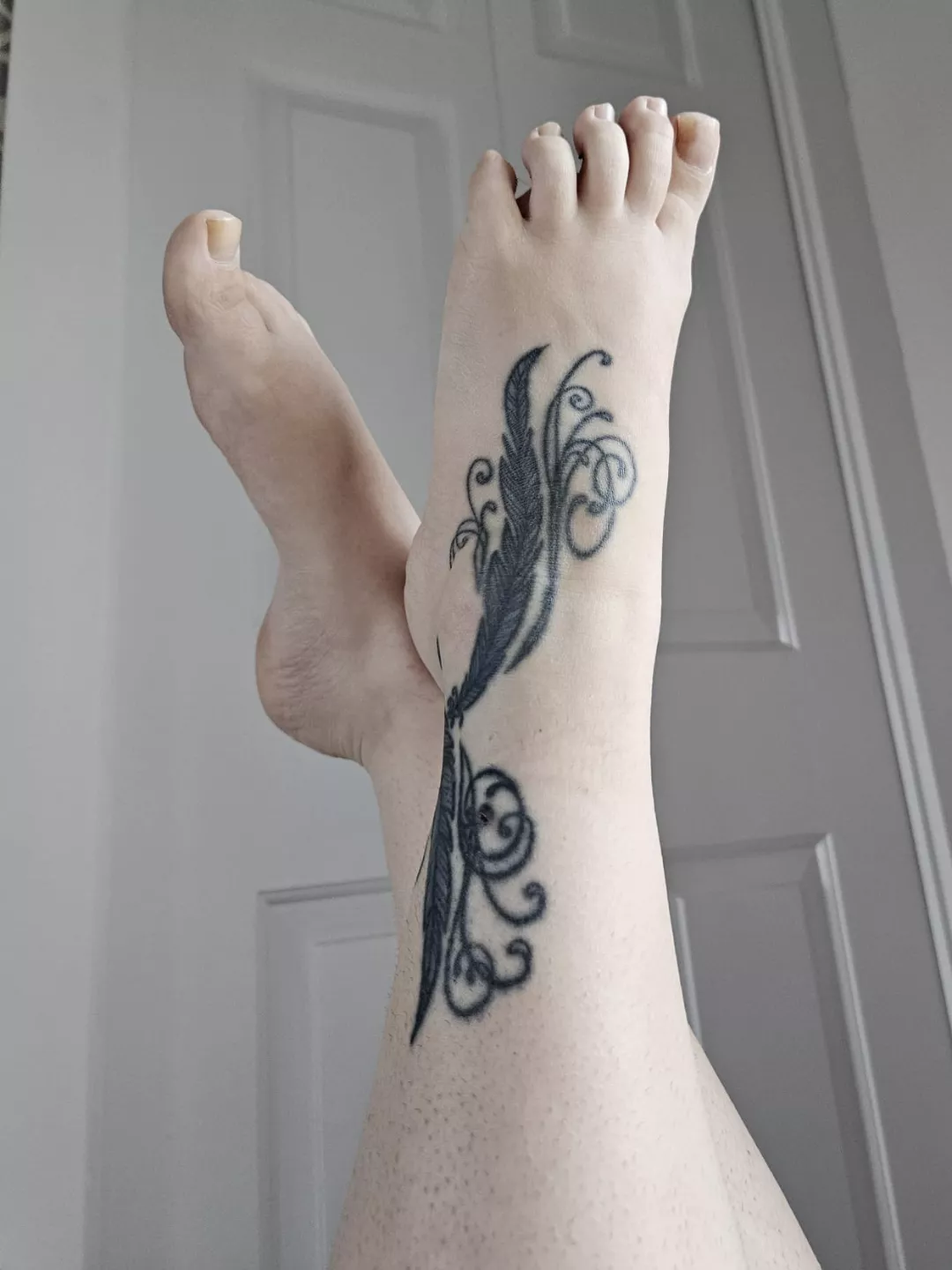 Please cum on my feet and lick my toes