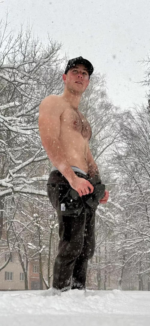 Post workout pump 💪🏻 The only thing left is for my dick to get hard 👀