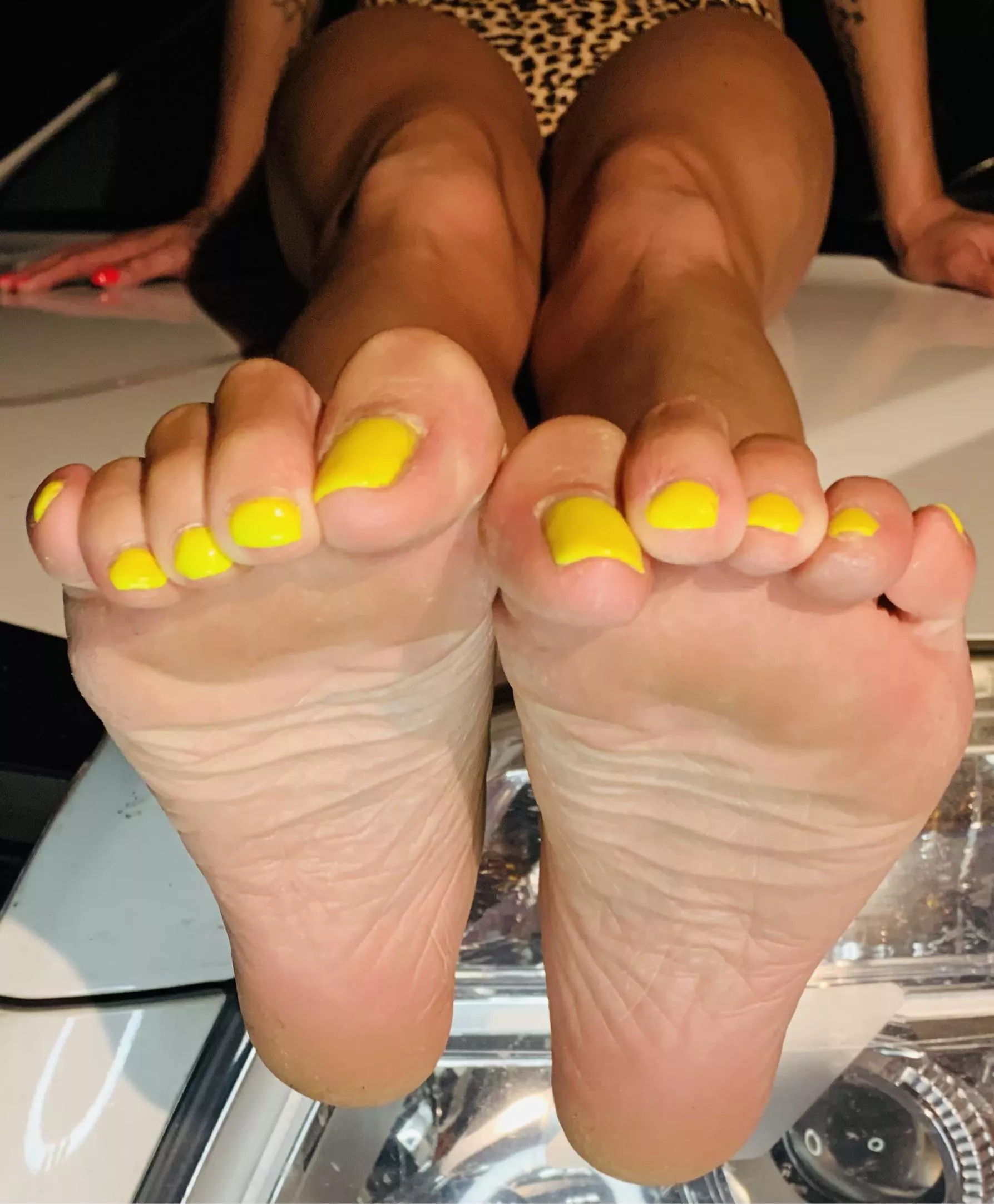 Suck on these toes!