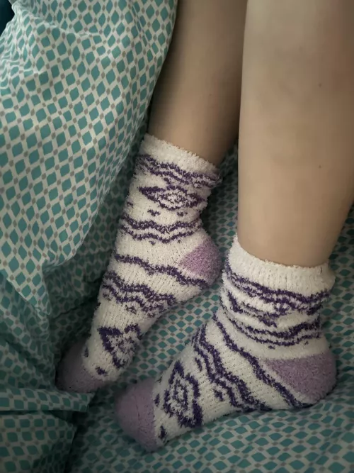 Sundays morning still in bed. Do you wish you knew my toe color?