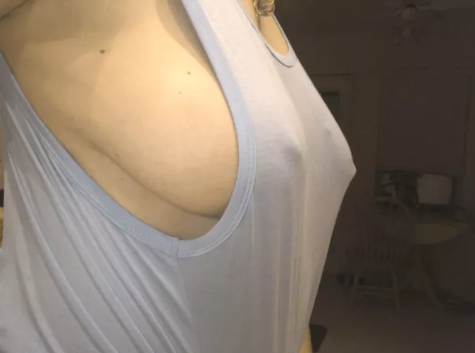Tee shirt side boobs are awesome