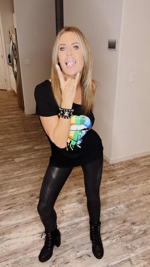 Trophy wifes do what they are told