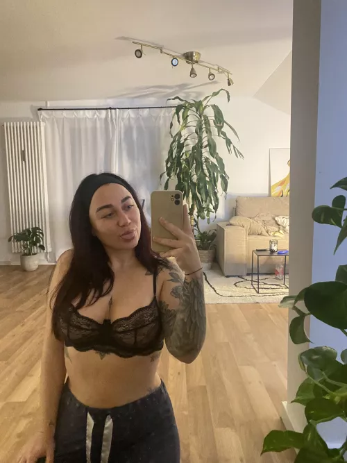 wanna bang a 2001 girl ?