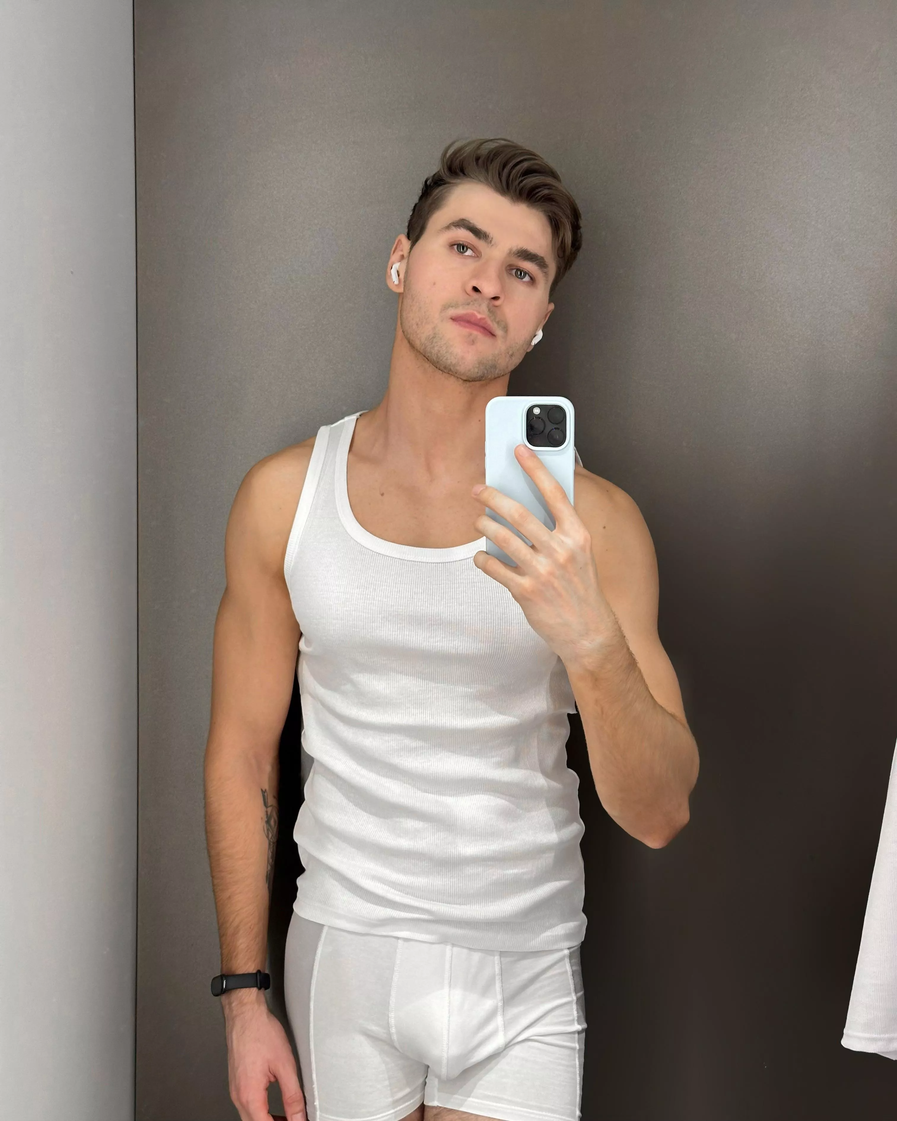 What’s up everyone ;)