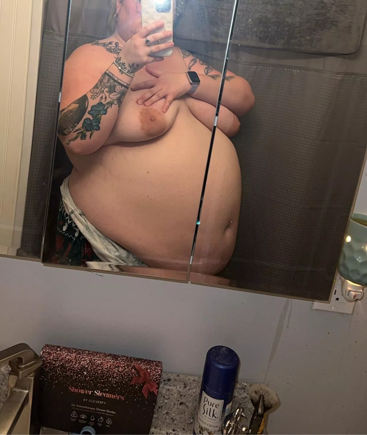 Who wants to stuff this kinky fat girl ?
