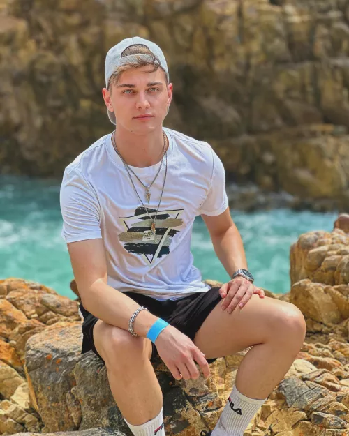 Would you join me on these hard rocks? ๐