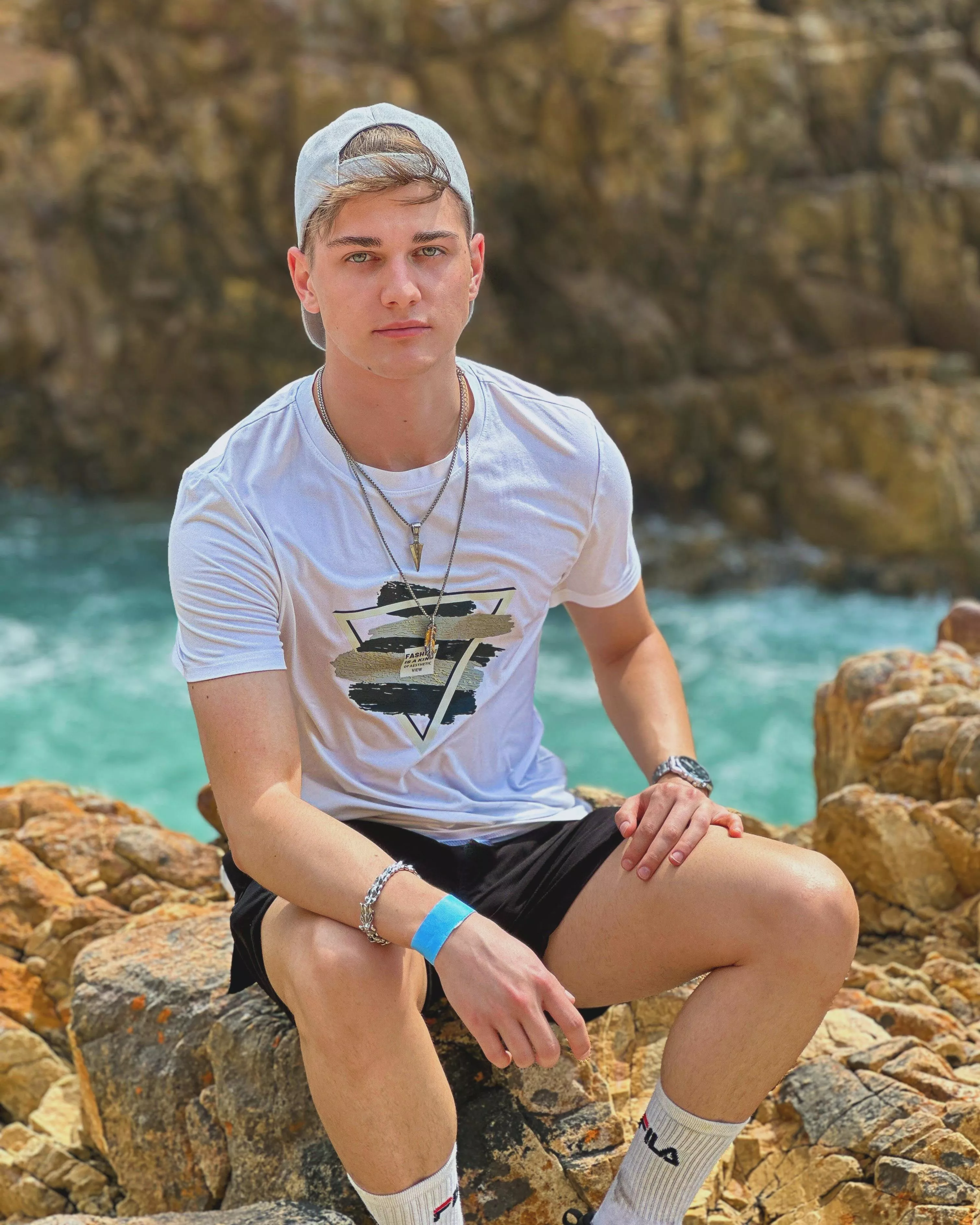 Would you join me on these hard rocks? 😉