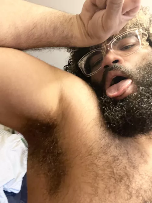 You know you wanna sniff these musty pits 👃🏿