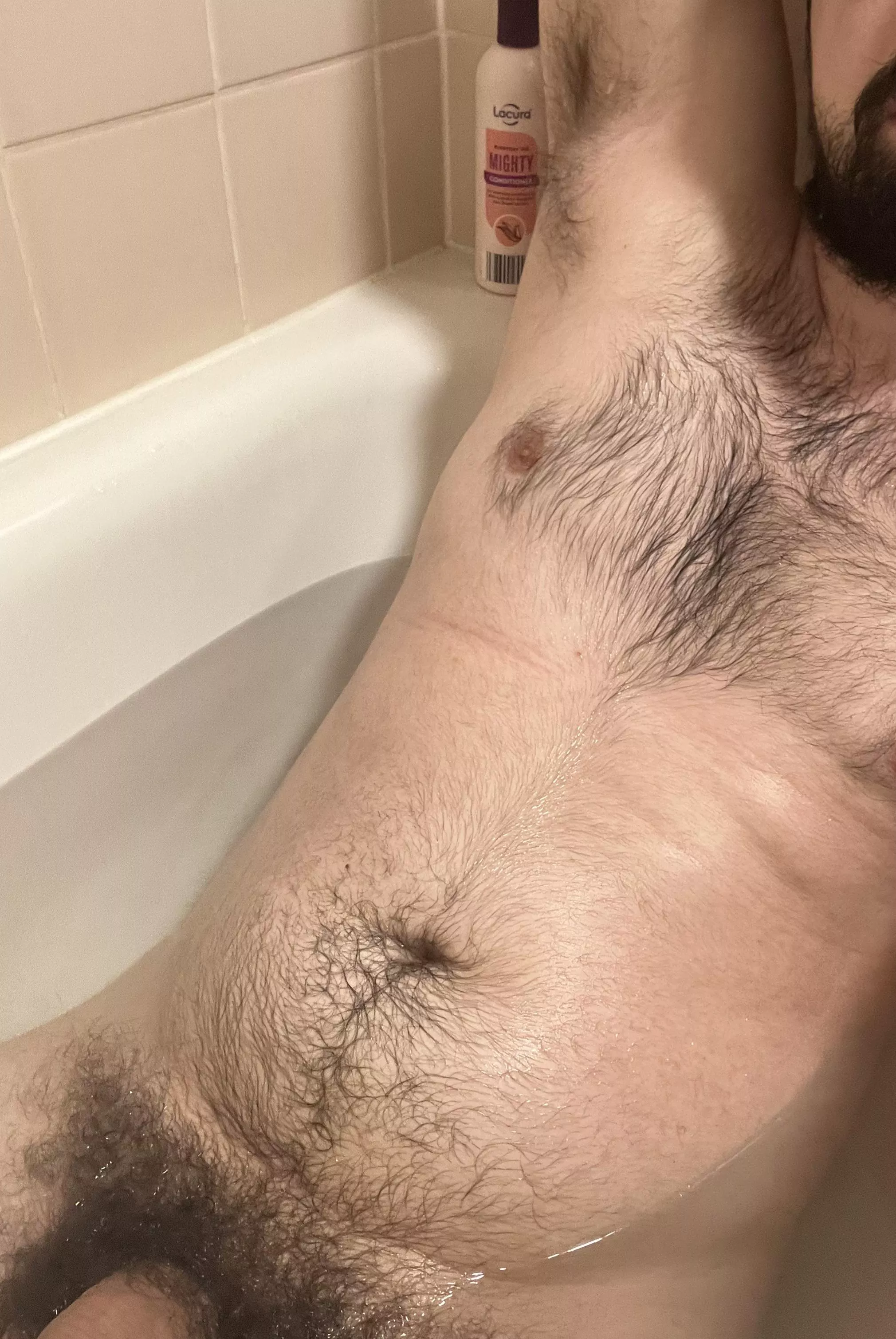 You like musky man scent?💪🏼💦 Dms open😈