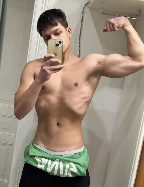 19m,would you sniff my armpit?