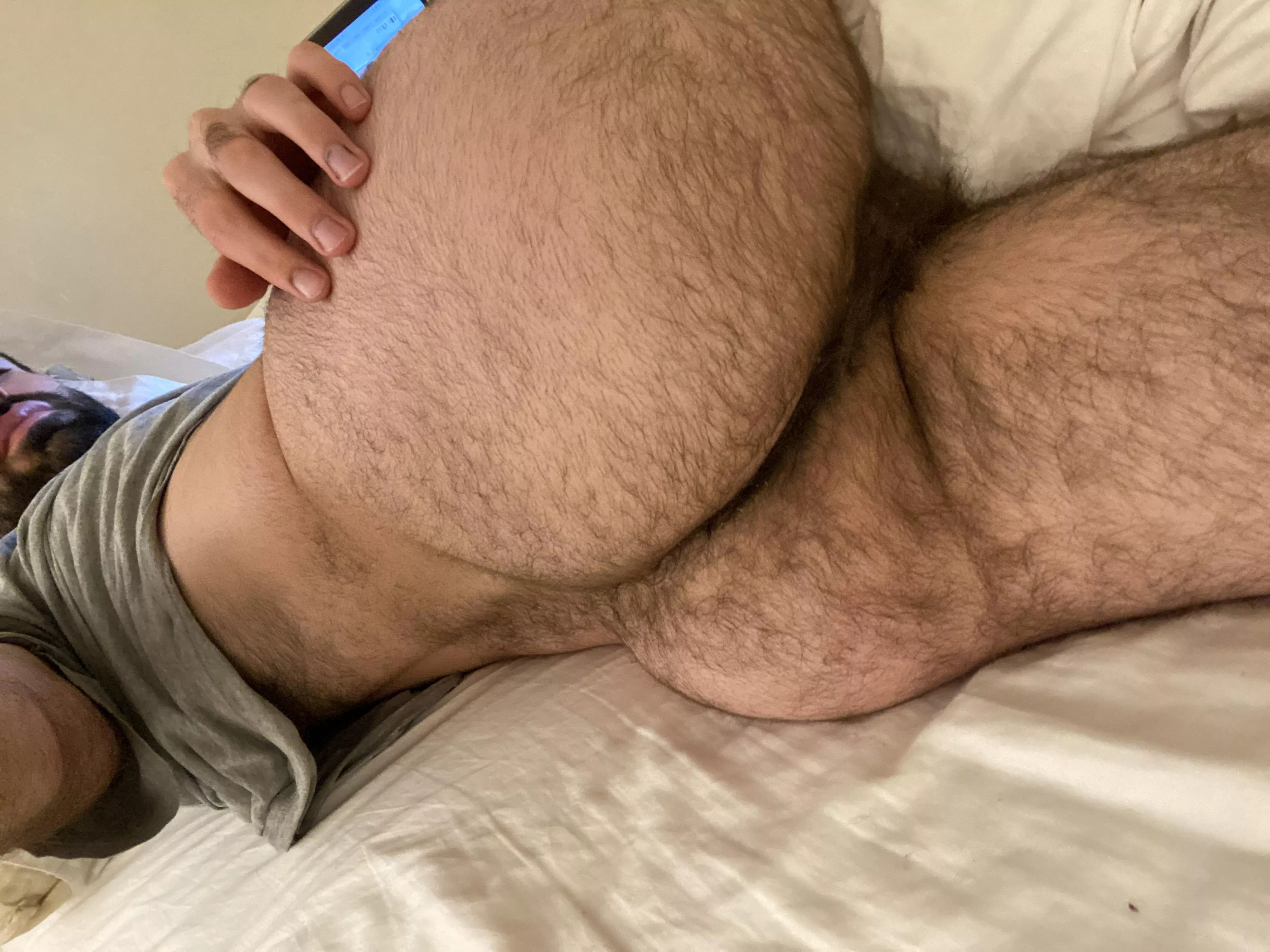 24 in shape DL verbal, Arab bottom with a big furry ass. Horny af, 💦DM me for Skype or zoom.