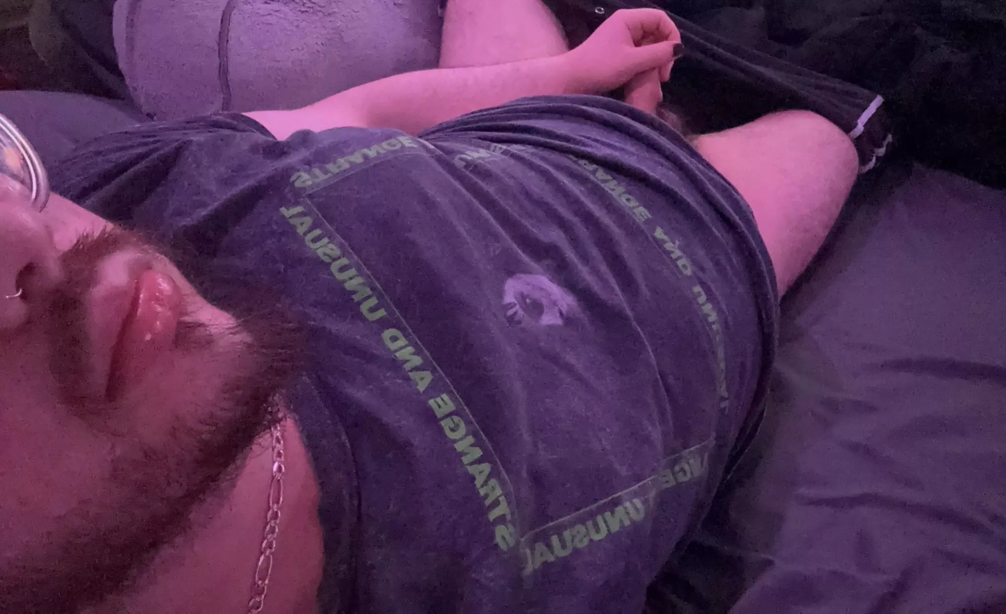 25 🐻 Cali. into other bears/chubby guys, but anyone welcome. snap: demonsoulz (20+) (feet++)