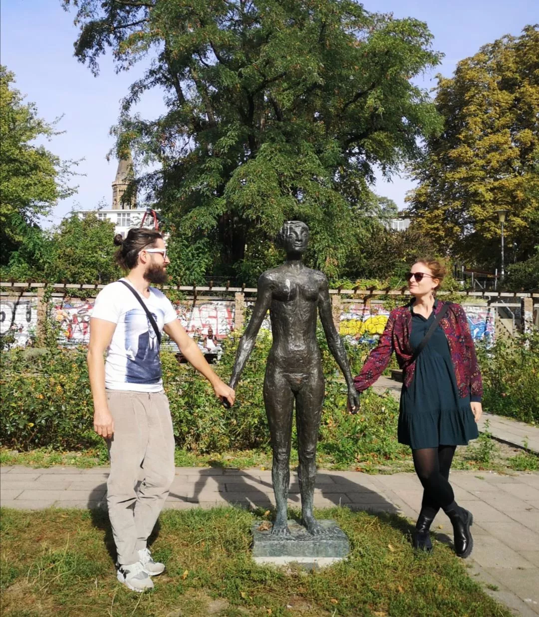 Any takers..?! Married couple would love to play. Text us if you like what you see.