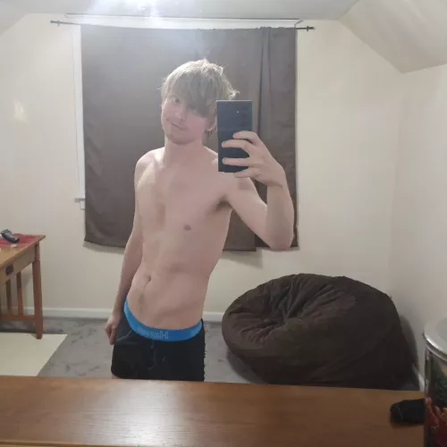 Any uncut guys in the Midwest want to be friends?