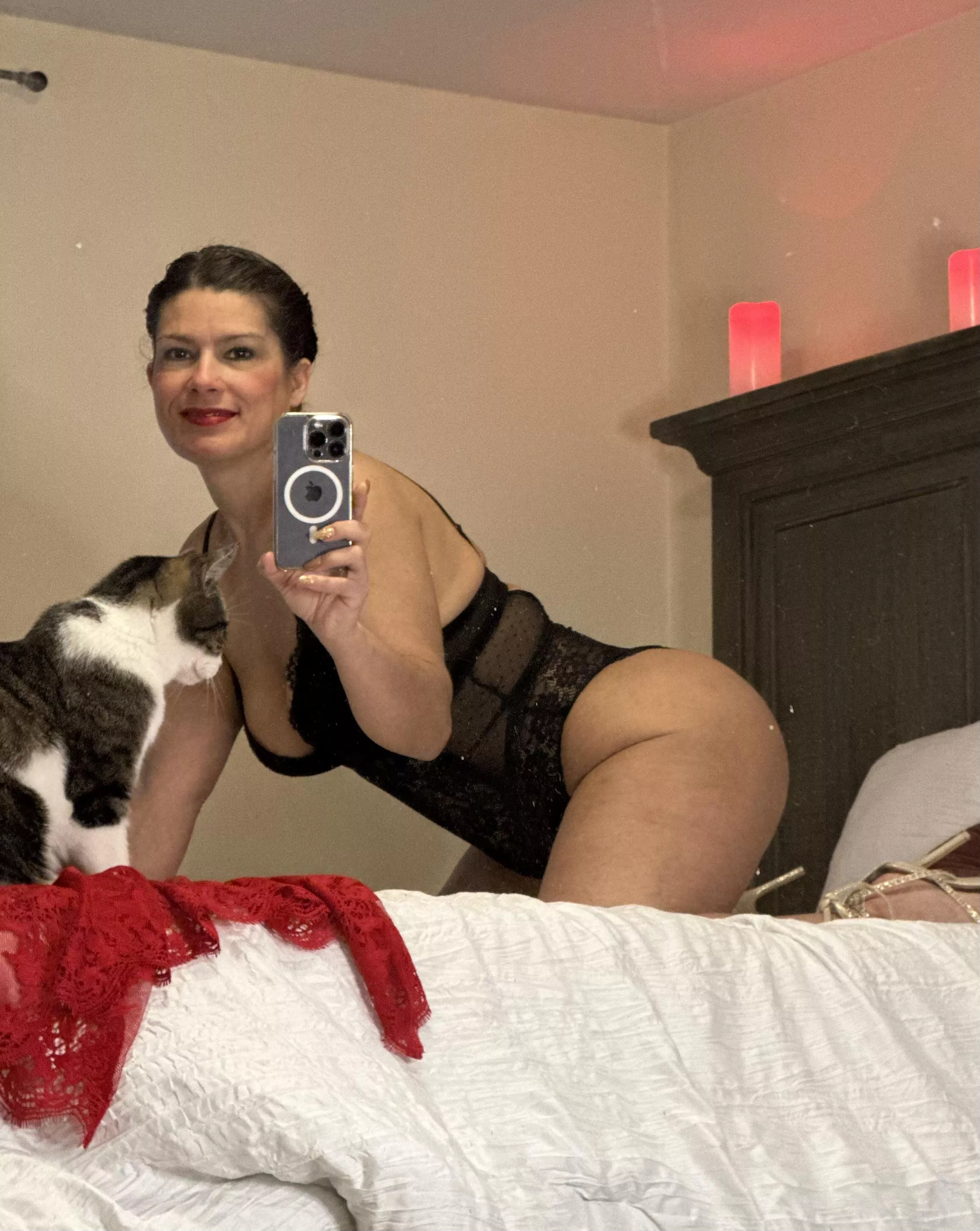 Come find this sexy mom on Only Fans