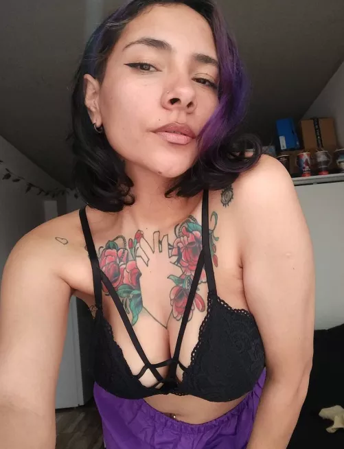 D u like my purple hair or tattooes more
