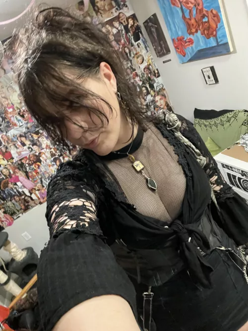 do we like goth girls here? 👀