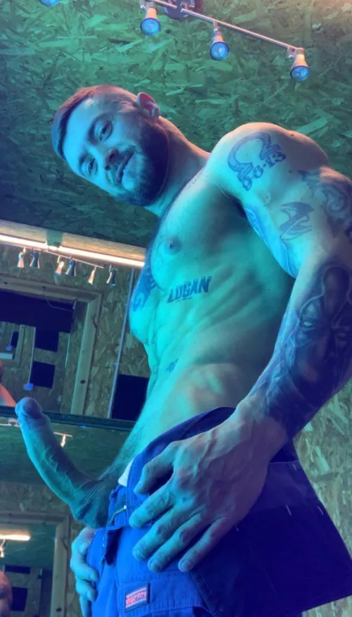 Eyes are up here 😜😜