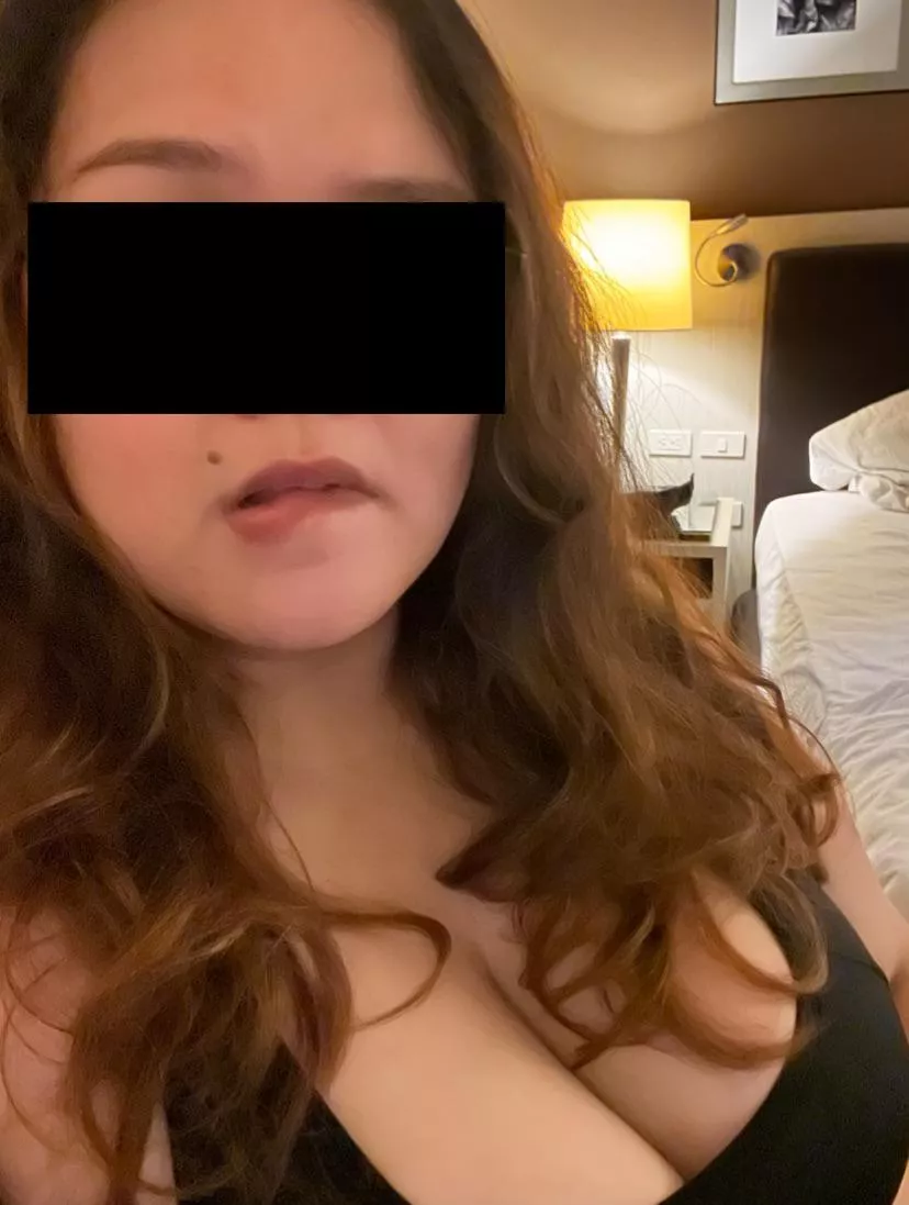 (f) I’m the luckiest man alive to be married to this nympho.