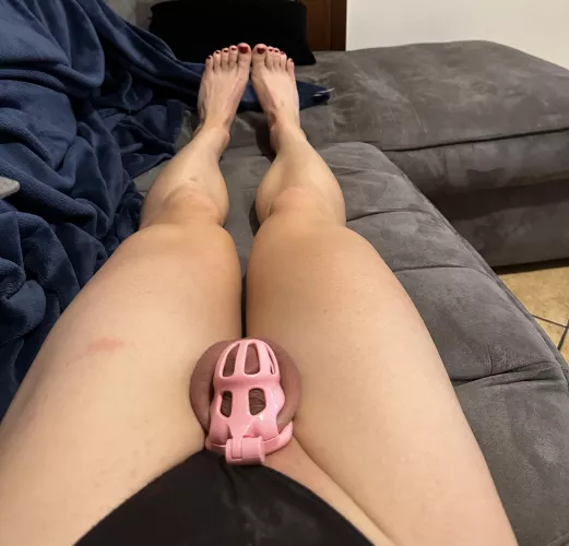 Freshly shaved legs and painted toes ❤️