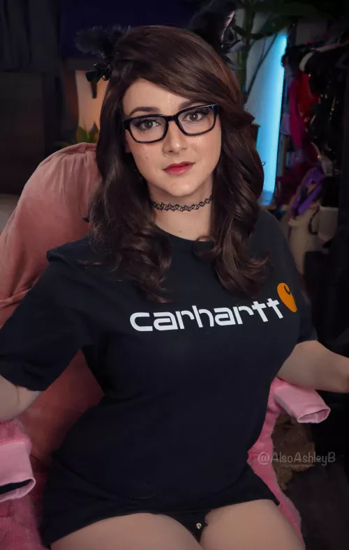 Glasses, yes or no? Also why do they make me look ten years younger 😂