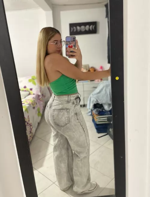 How's my big ass look in the mirror