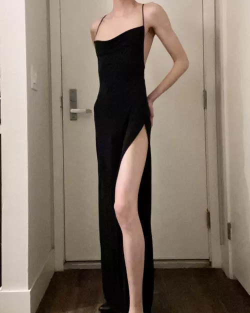 I got myself another slim-fit dress. The only drawback: my lack of chest lol