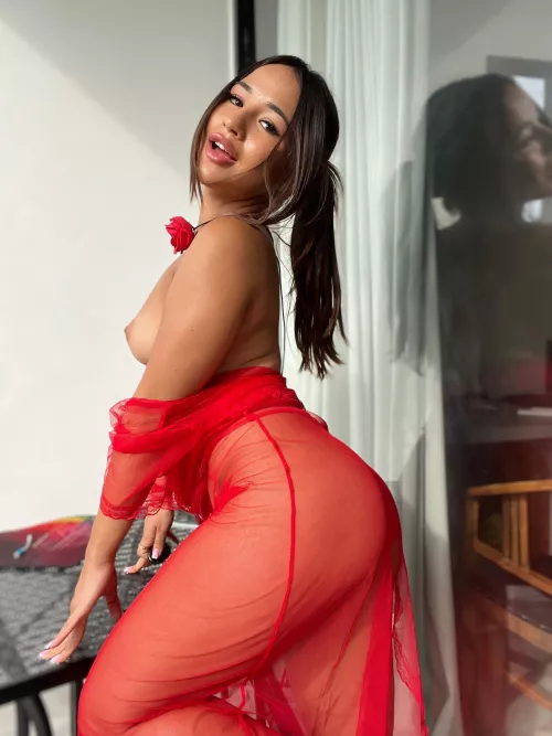 I hope you don't mind looking at my naked body, just say it.