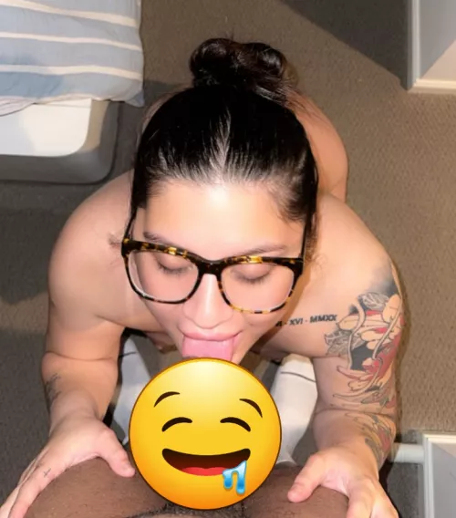 I look so good on my knees ready to swallow his load 😜