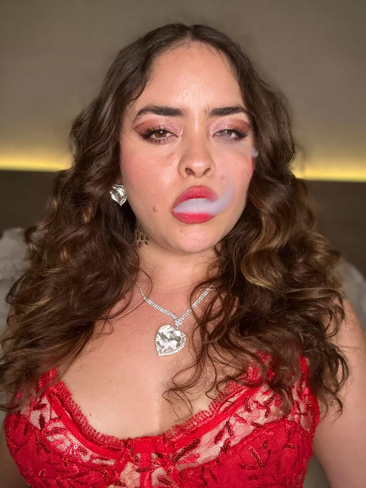 I only date guys who smoking..... ;)