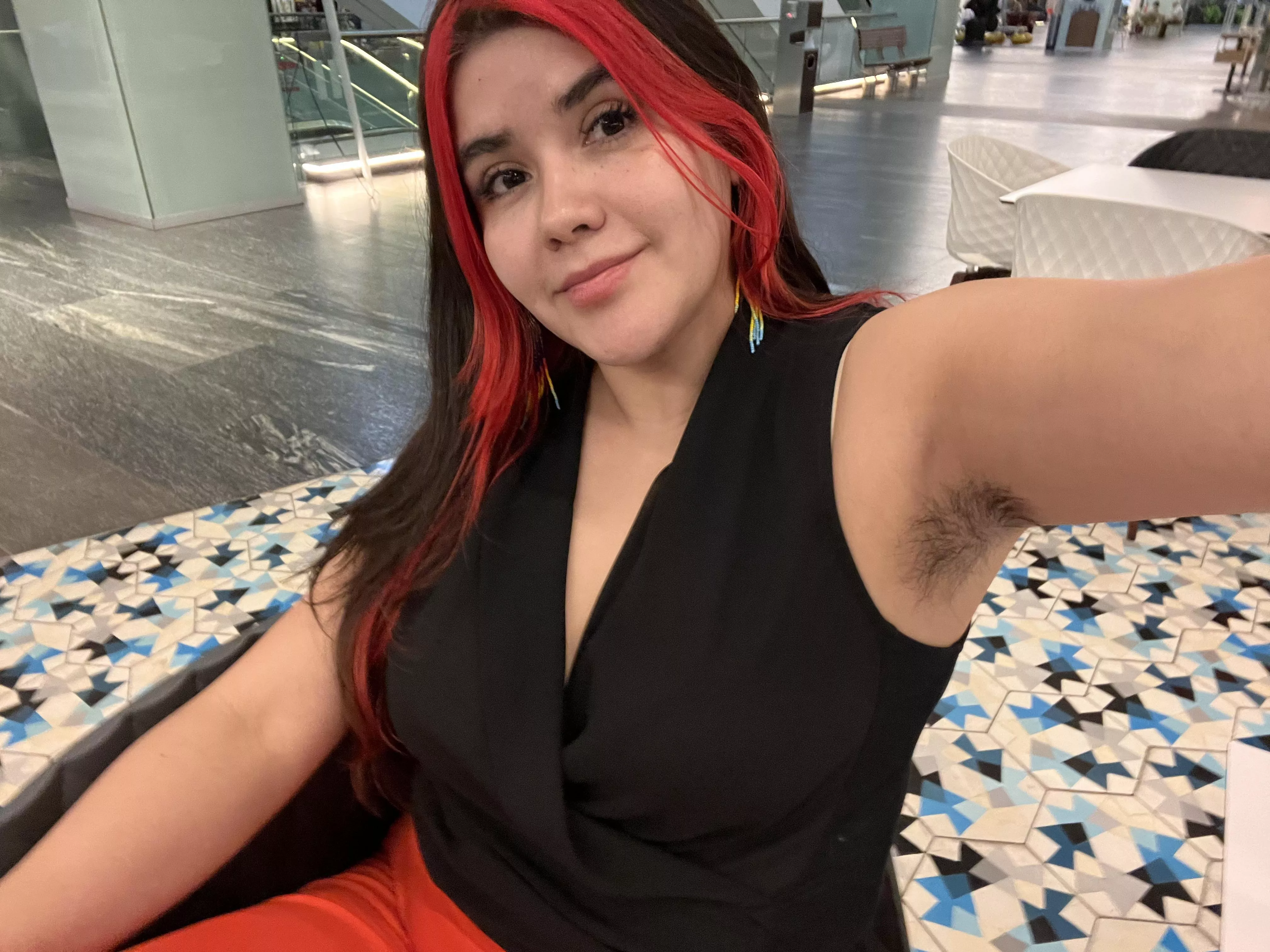 I still don’t show to much my armpits on public