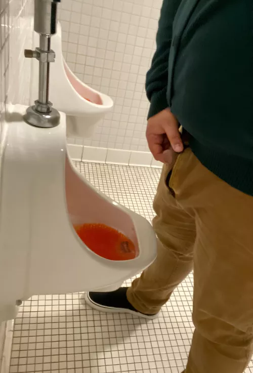 if the man who very obviously peeked at my dick from the next urinal over is reading this i hope you enjoyed the view buddy 👍