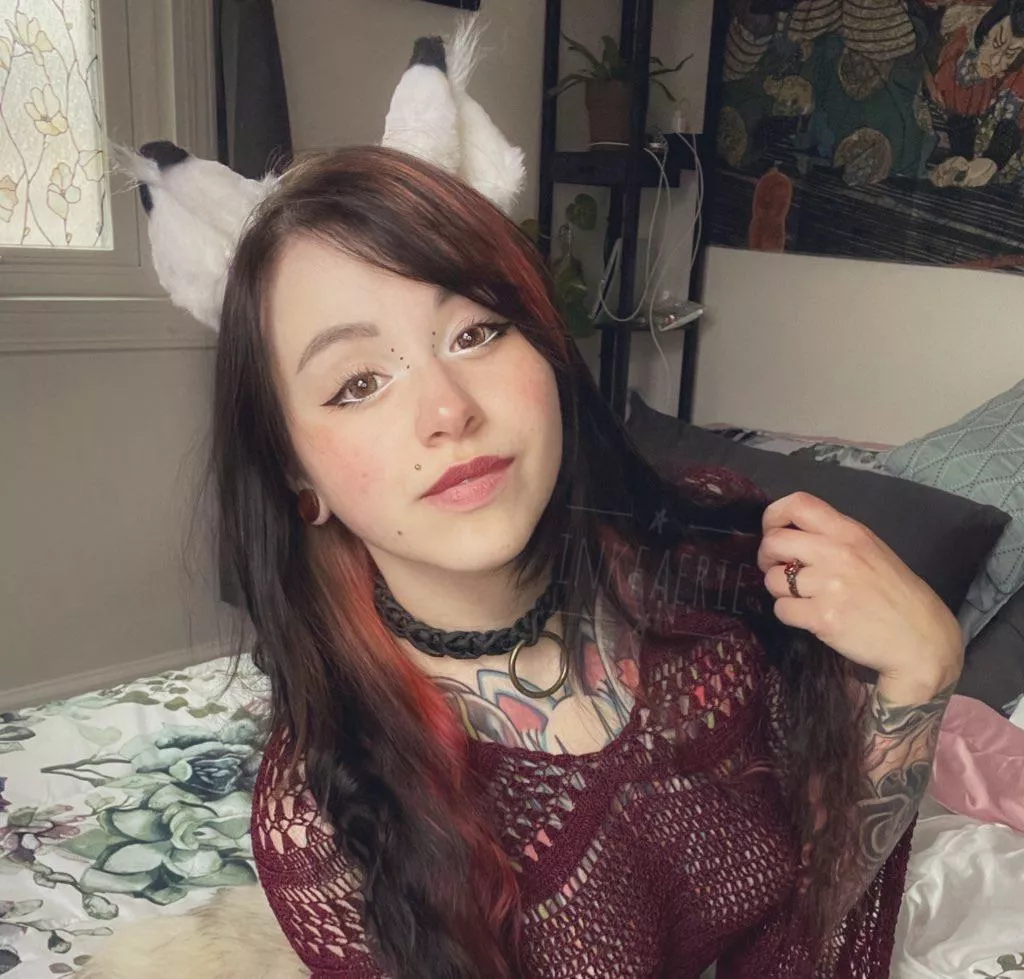 If you're tired, I can hold your hand for you~ 🦊😘