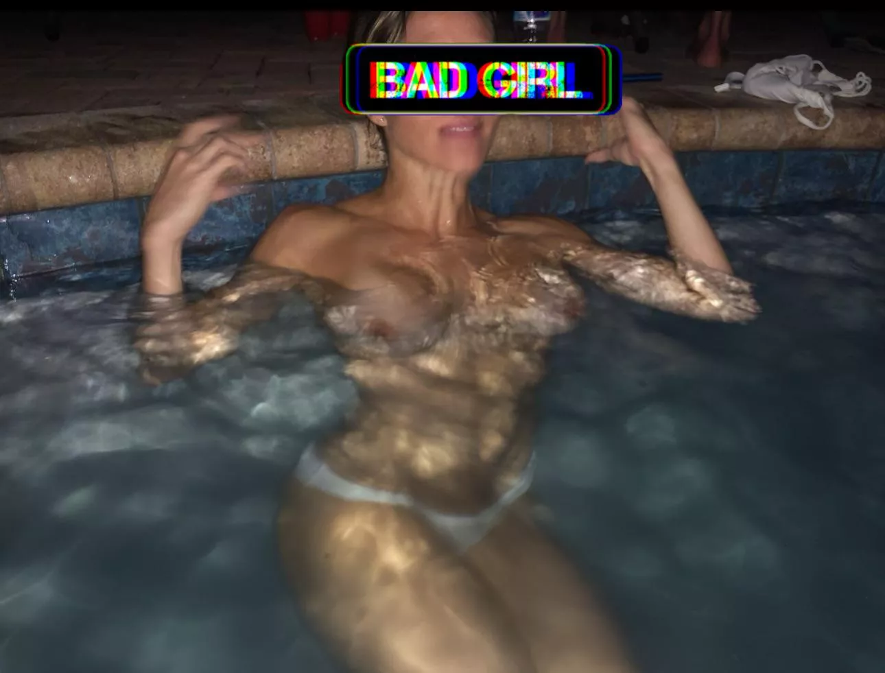 I'm (f)un at busy pool parties.