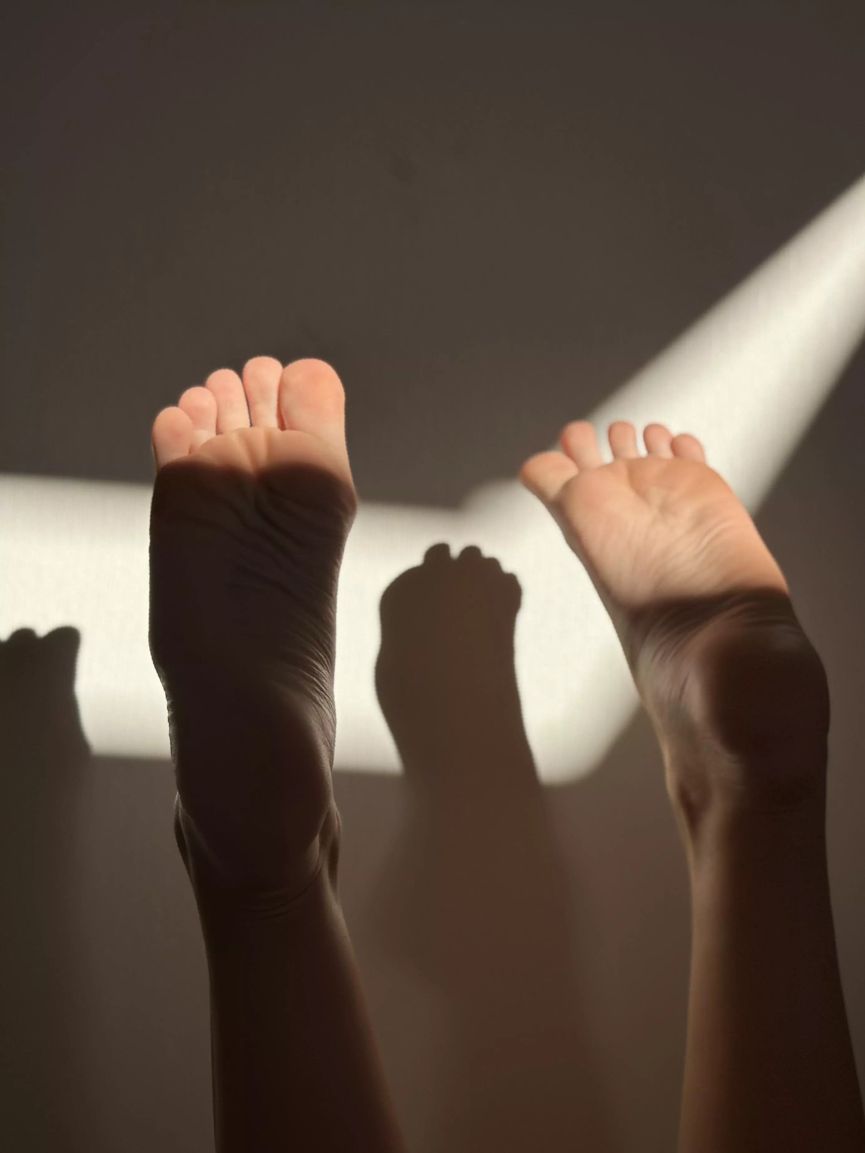 I'm lying down resting after a hard day, you also relax