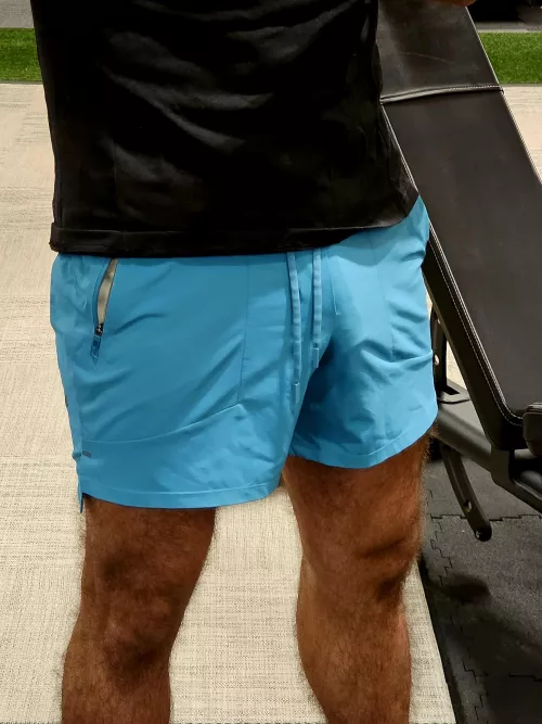 Isn't amazing to see guys freeballing?