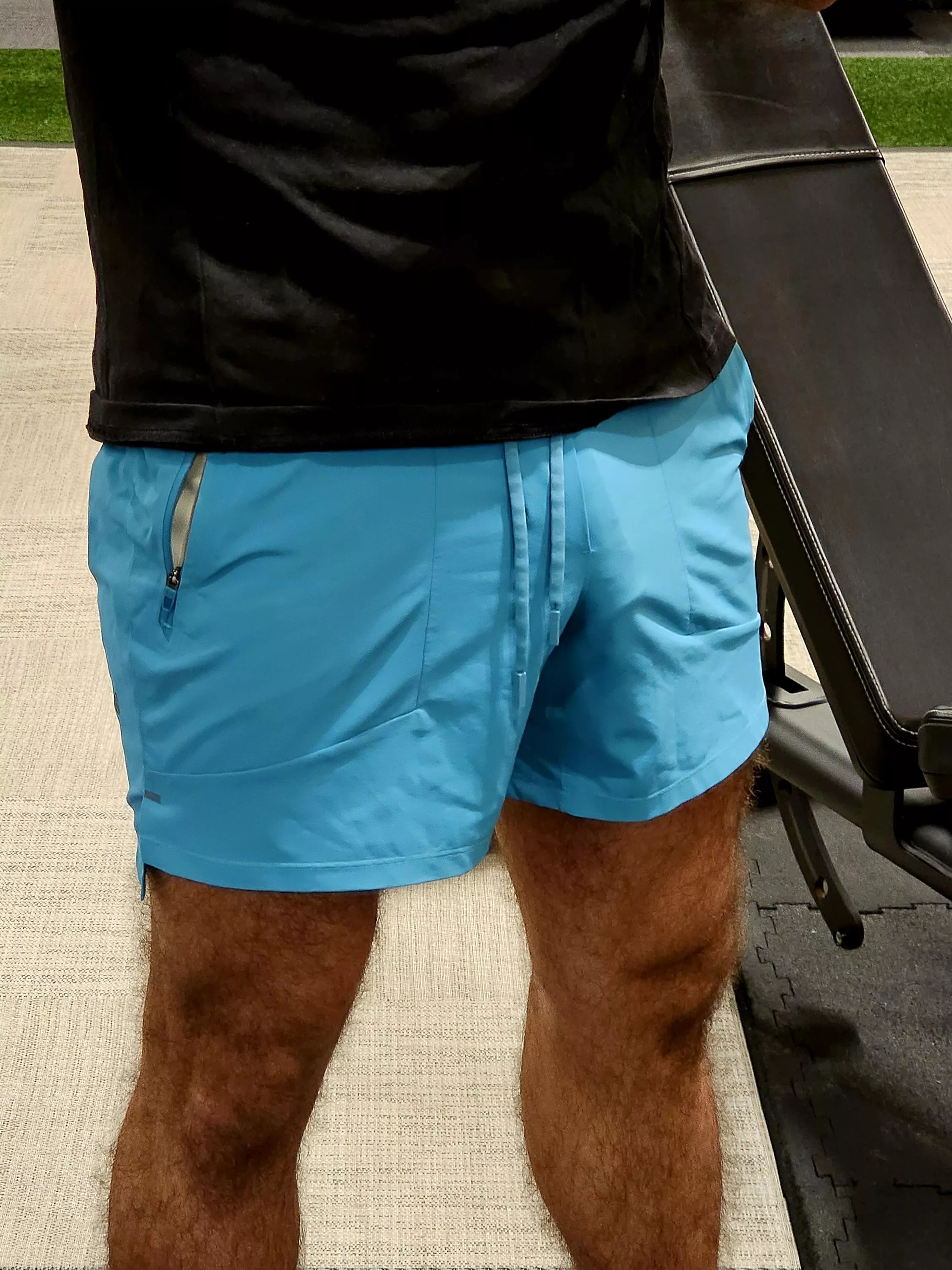 Isn't amazing to see guys freeballing?