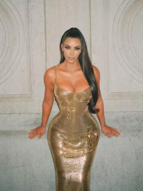 Kim Kardashian turns LA yard into snowy wonderland: 'Snow everywhere'