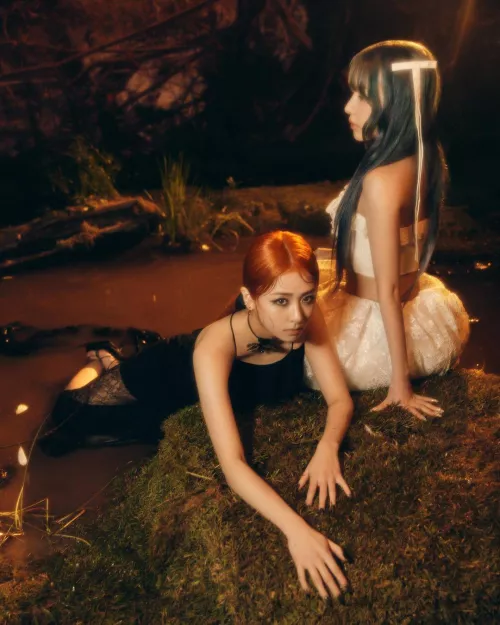 LE SSERAFIM - Yunjin & Sakura