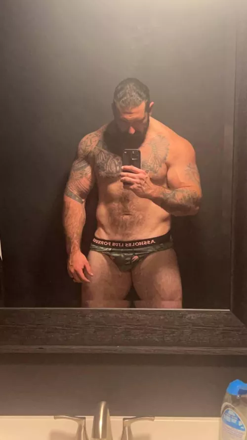 Let’s calm down penis, we’re in public 🙄